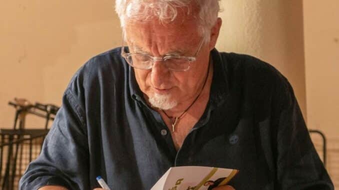 gino firma primo piano foto marinella