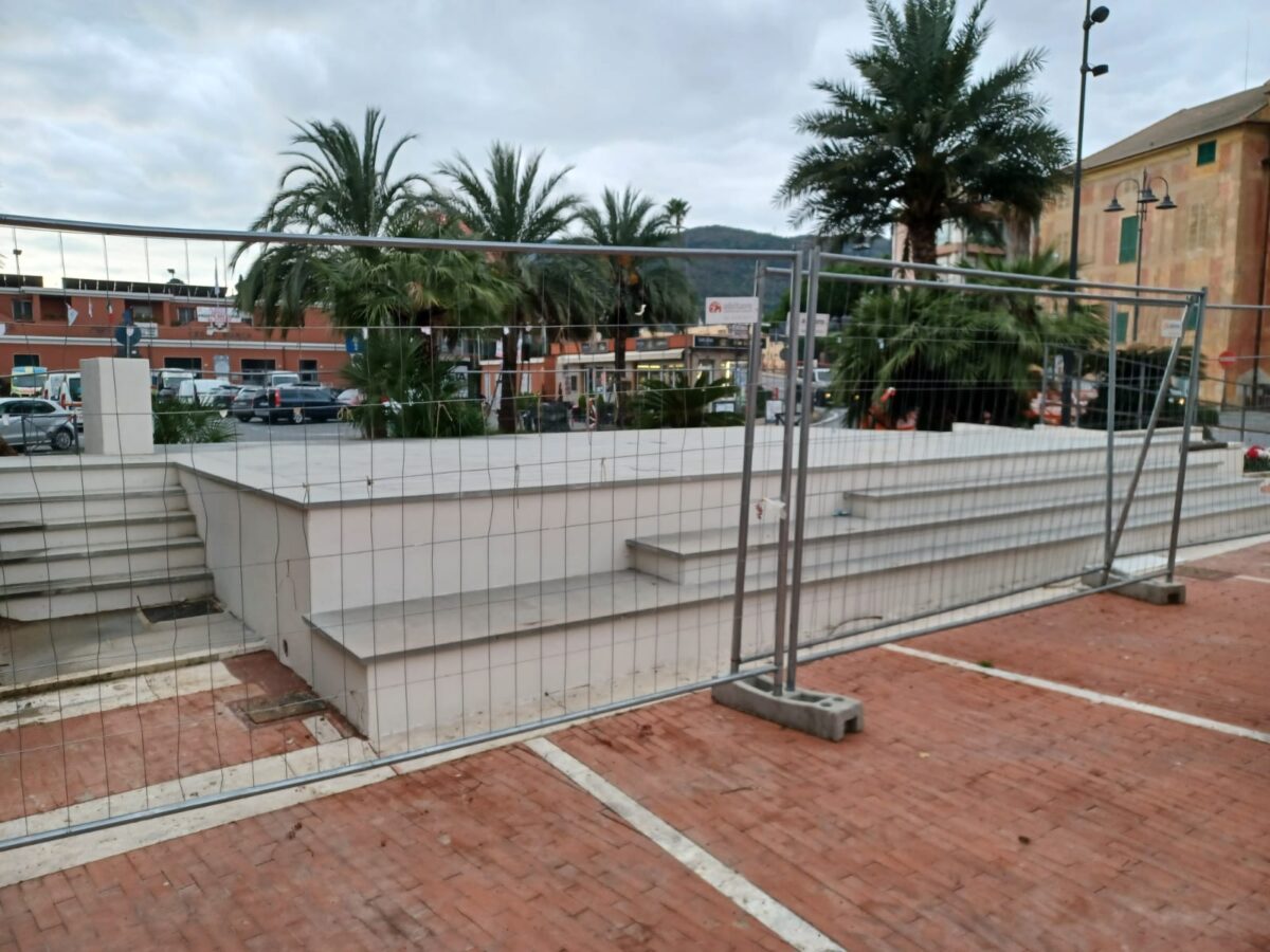 palco fisso piazza del popolo ad Albenga