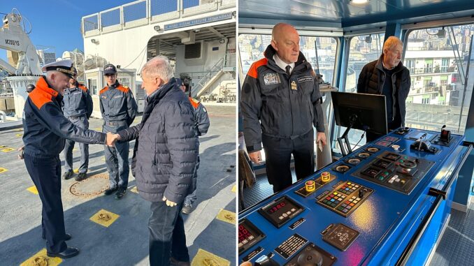 presidente Bucci in visita alla Nave Diciotti