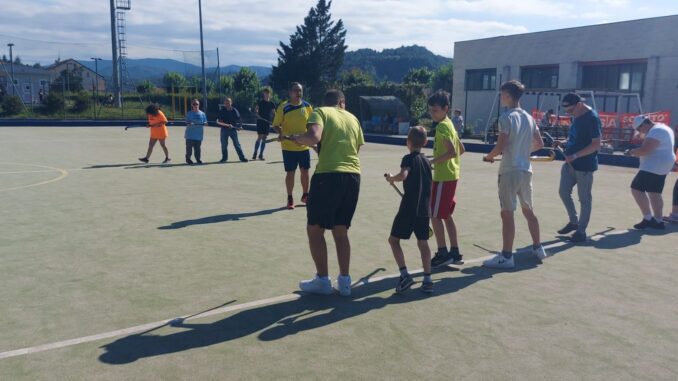 sport incontro hockey disabili e normo