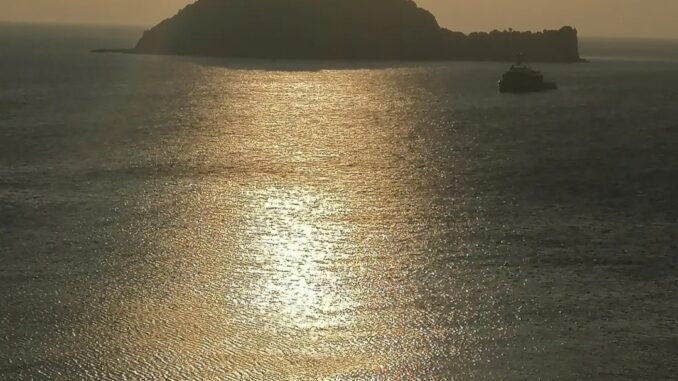 L'Isola Gallinara avanza all'alba