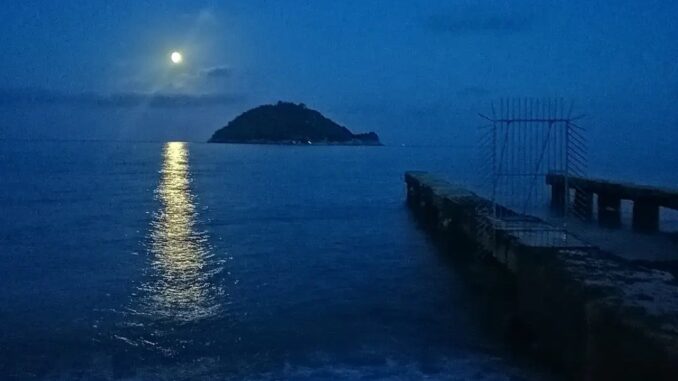 il blu risveglia l'alba