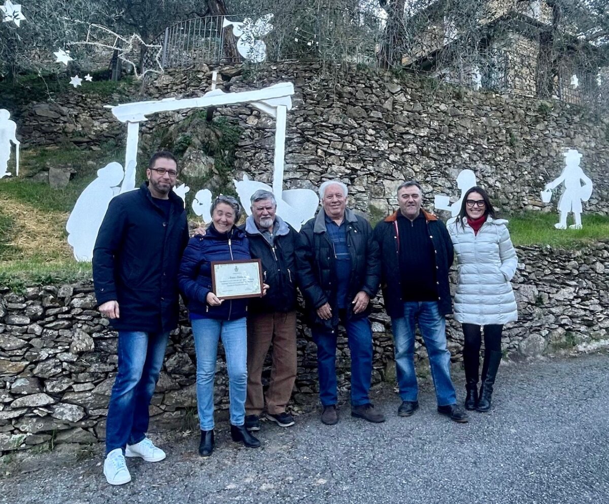 Il Presepe silhouette tra gli ulivi di Garlenda premiato dall’Amministrazione comunale