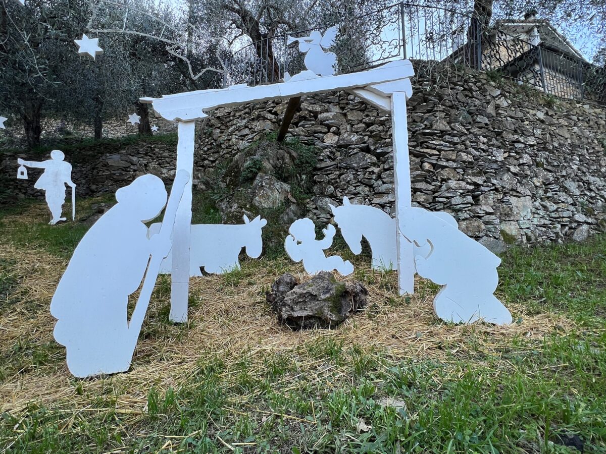 Il Presepe silhouette tra gli ulivi di Garlenda premiato dall’Amministrazione comunale