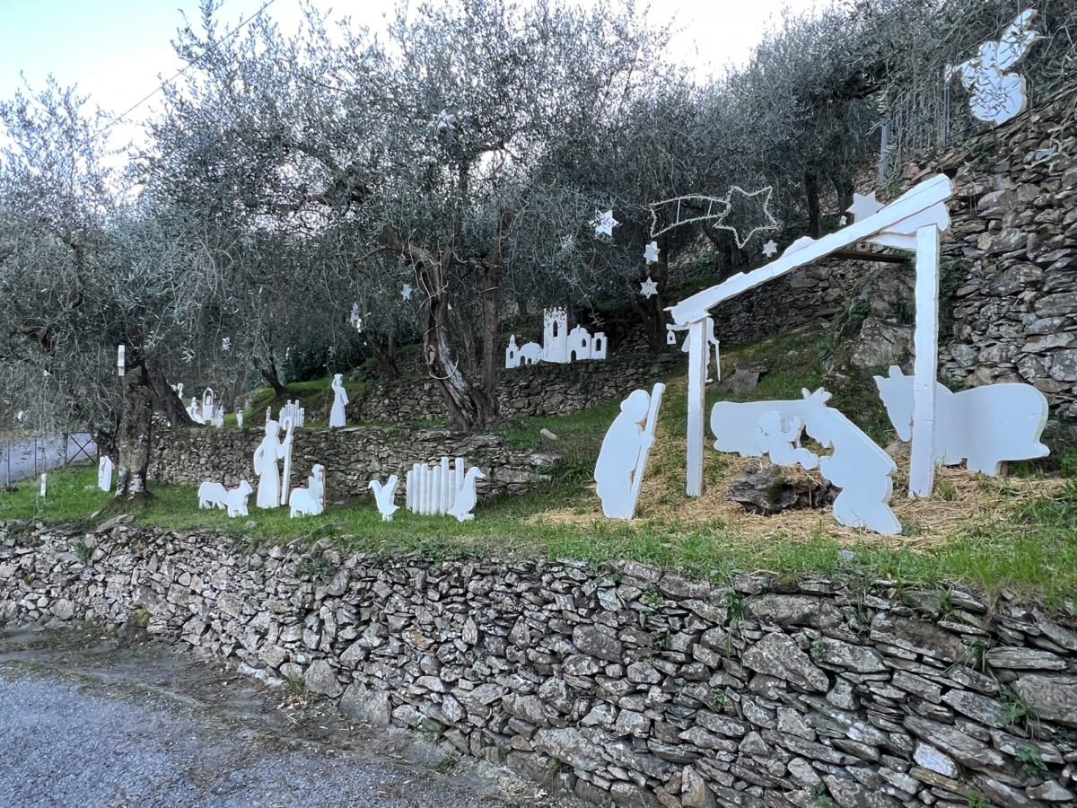 Il Presepe silhouette tra gli ulivi di Garlenda premiato dall’Amministrazione comunale