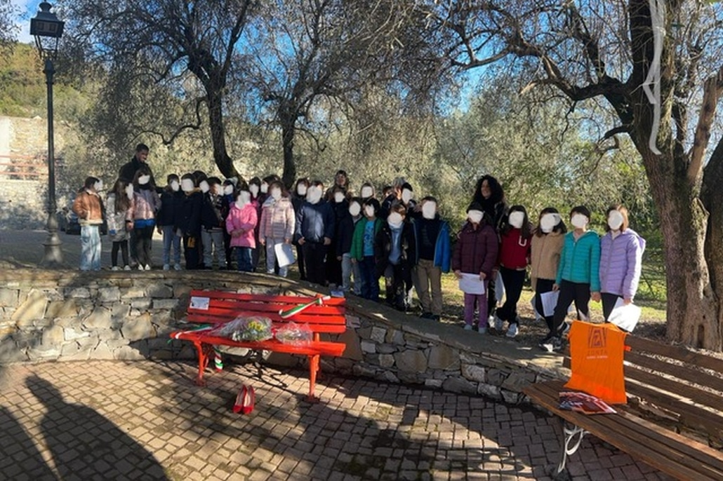 Panchina rossa a Garlenda