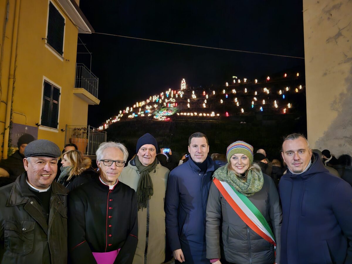 Presepe Manarola istituzioni