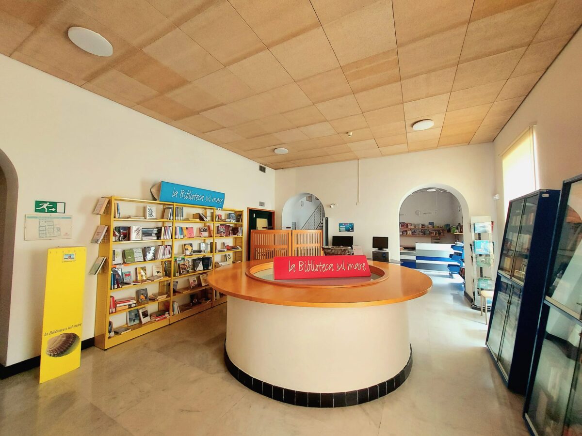 Biblioteca sul mare R. Deaglio