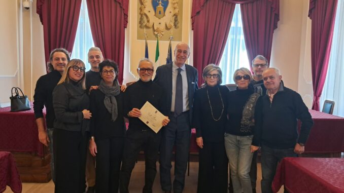 amministrazione comunale di Alassio omaggia Mario Gallo per il suo contributo al commercio locale (1)