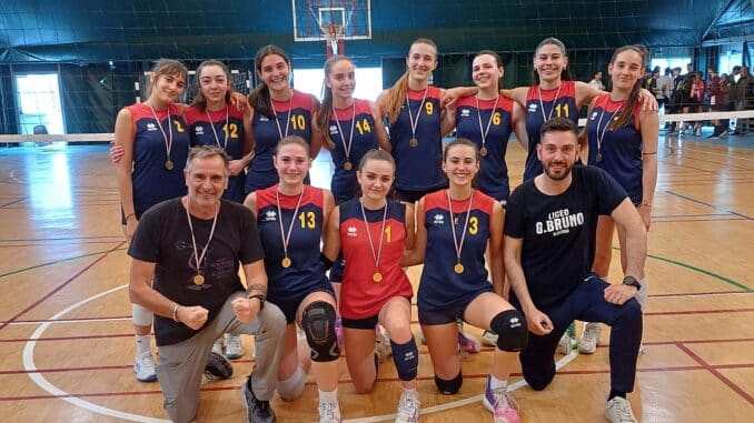 La squadra femminile di pallavolo del Liceo Giordano Bruno