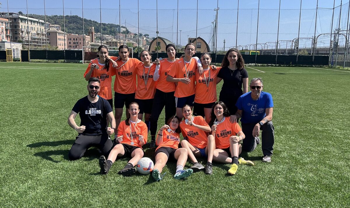 ragazze calcio a 5 Liceo Giordano Bruno - argento regionali