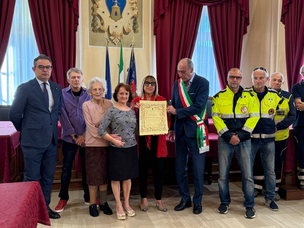 Consegnata una pergamena alla famiglia di Angelo Maccagno