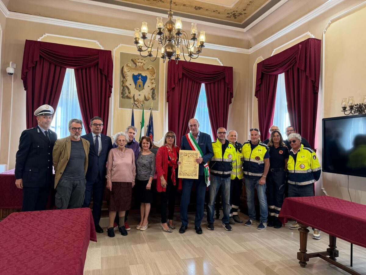 Consegnata una pergamena alla famiglia di Angelo Maccagno