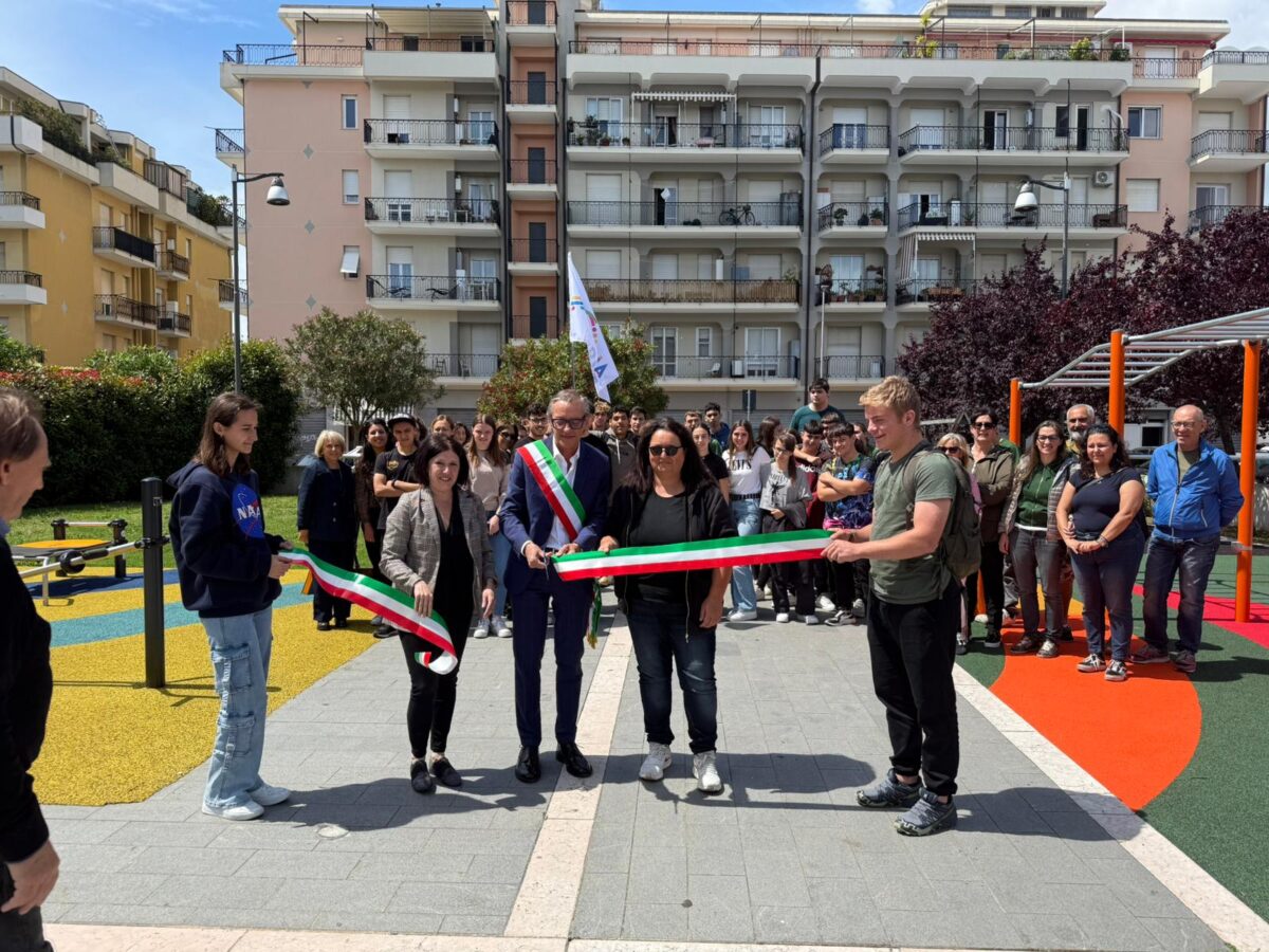 Palestra in piazza Pertivni in Vadino ad Albenga