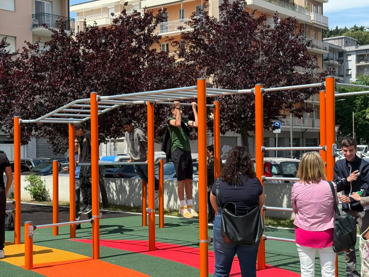Palestra in piazza Pertivni in Vadino ad Albenga
