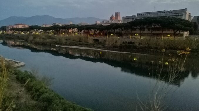 città sullo specchio dell'acqua