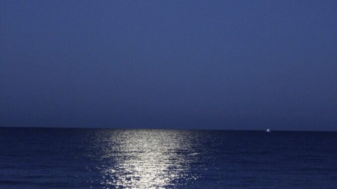 dialoghi tra la luna e il mare