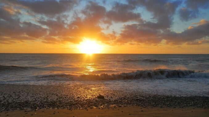 come l'alba sul mare