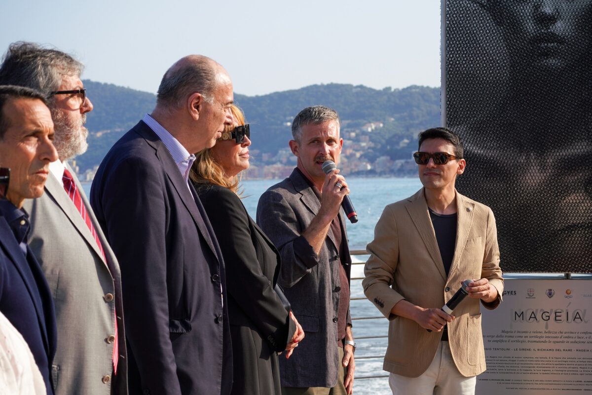 Inaugurata ad Alassio la mostra sul Molo Le sirene il richiamo del mare di Giorgio Tentolini