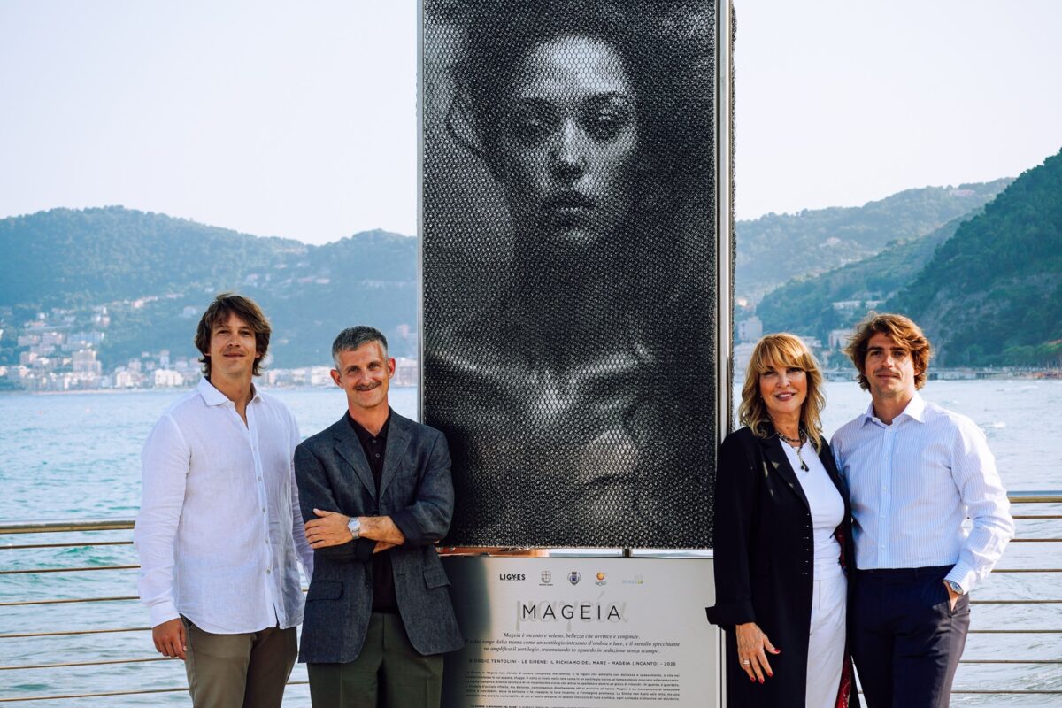 Inaugurata ad Alassio la mostra sul Molo Le sirene il richiamo del mare di Giorgio Tentolini
