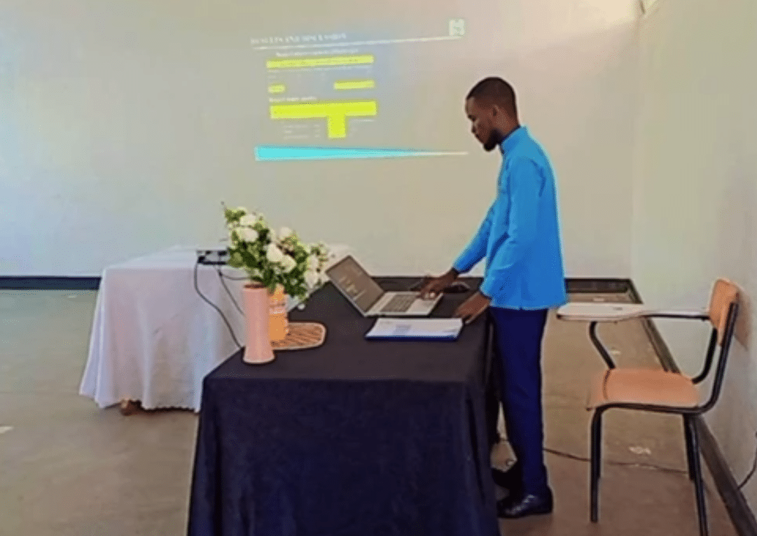 Josias Icyifuzwa nel giorno della sua laurea (2)