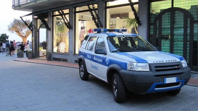 Auto della Polizia locale di Alassio