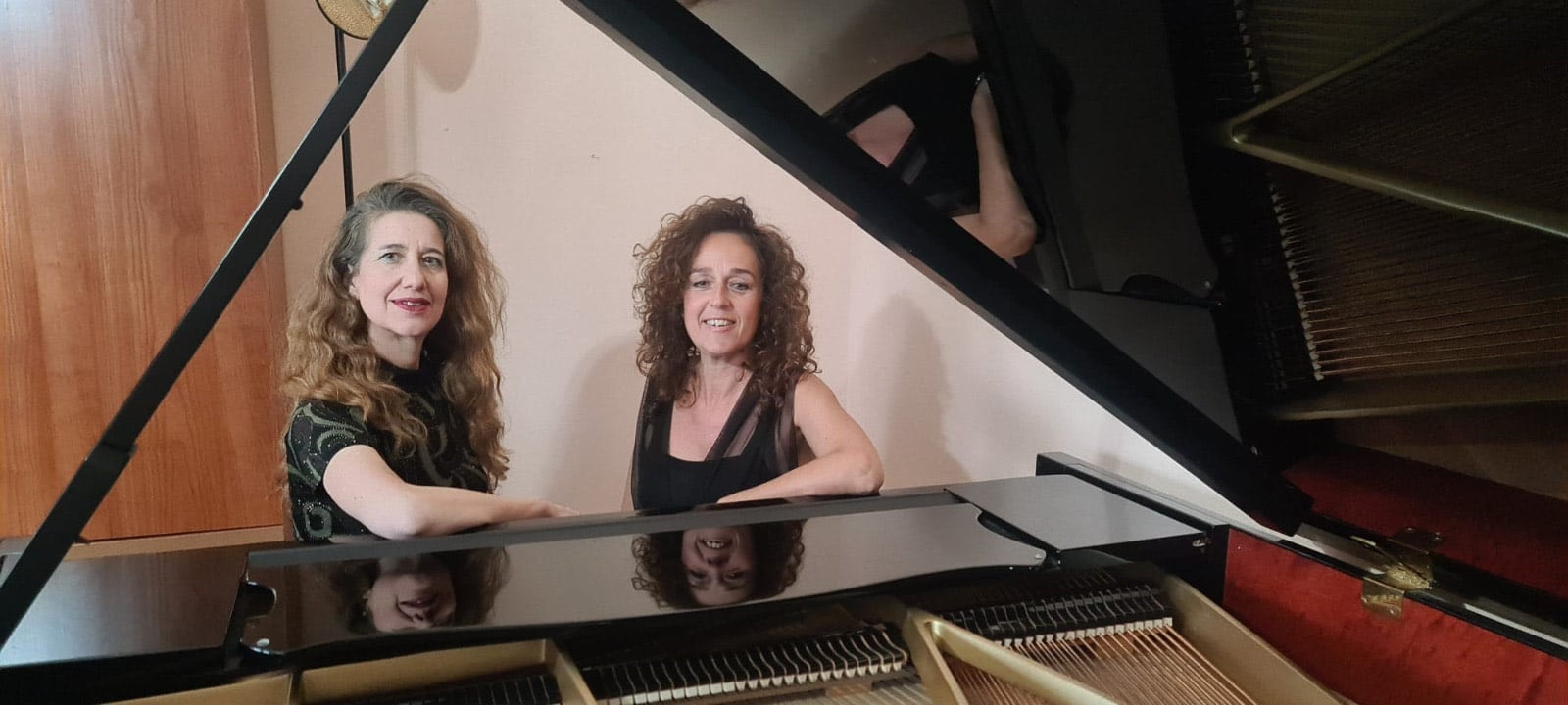 duo pianistico formato da Juanita Cazzin e Roberta Genova