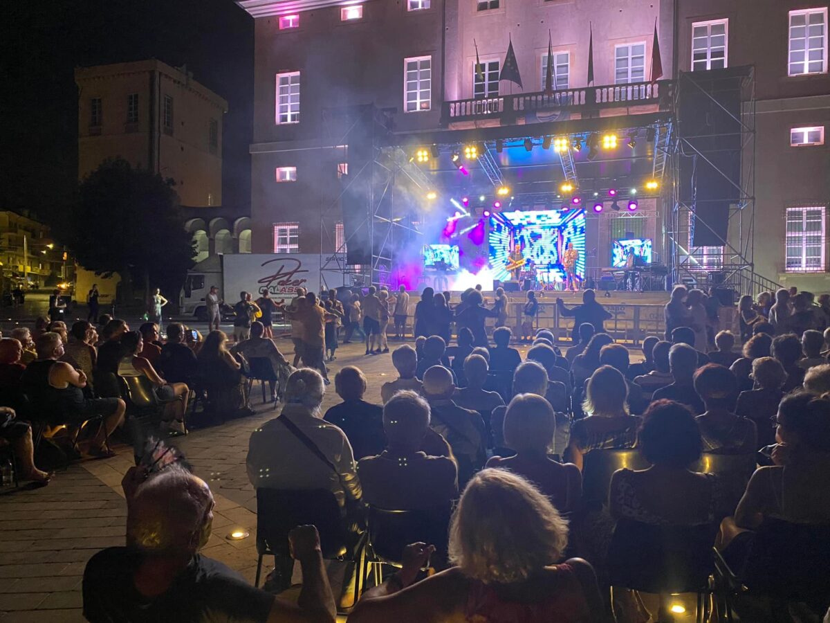 Liscio Piazza Loano