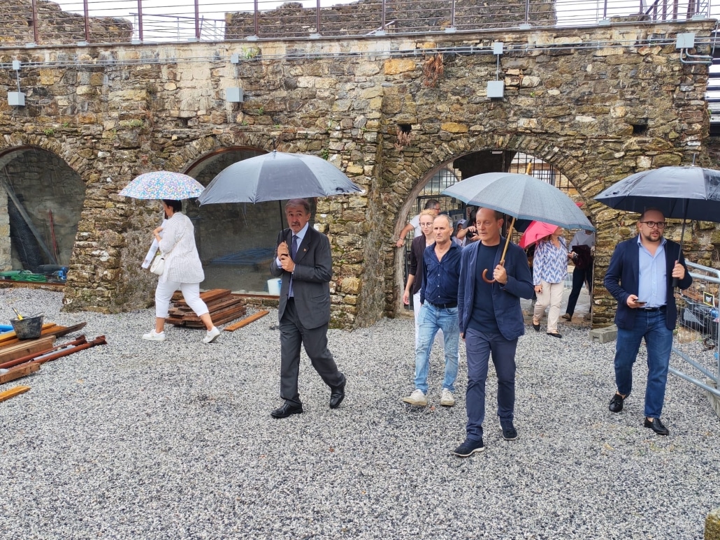 visita Bucci al cantiere dedicato alla rigenerazione urbana di Borgo Castello Andora