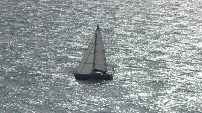 vele su mare d'argento