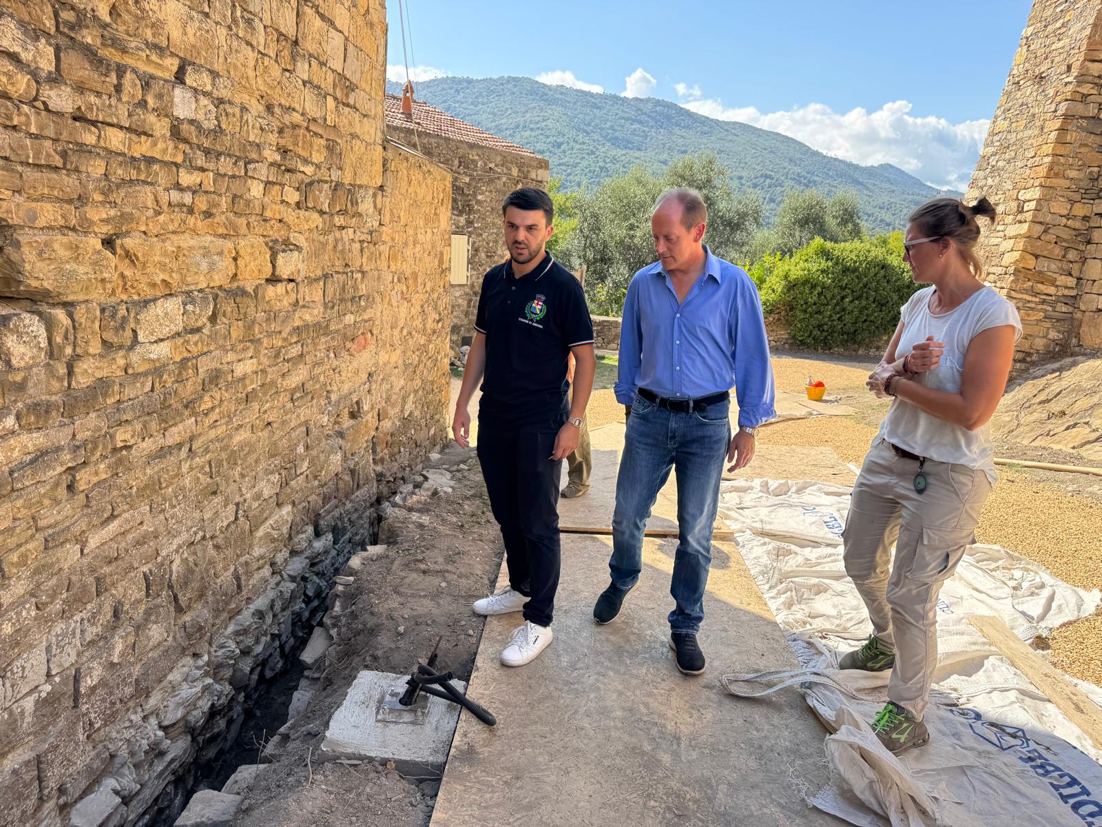 Il sindaco Mauro Demichelis con il Rup di Borgo Castello architetto Nicola Maiorano