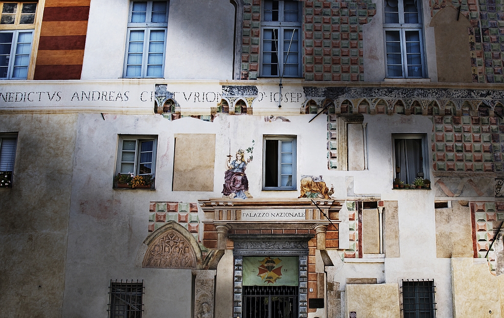 foto palazzo del Tribunale facciata