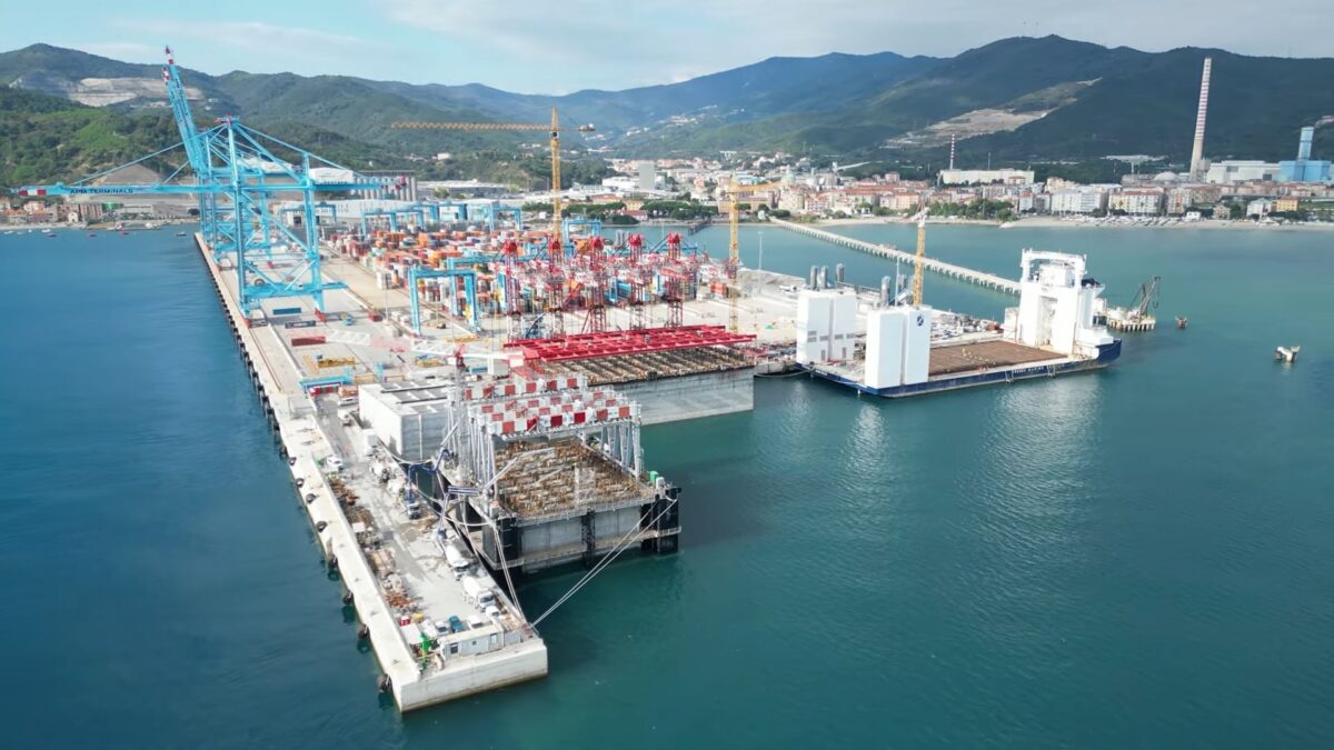 https://www.albengacorsara.it/wp-content/uploads/2025/10/Cantiere-Cassoni-Diga-di-Genova-Vado-Ligure_2.jpg