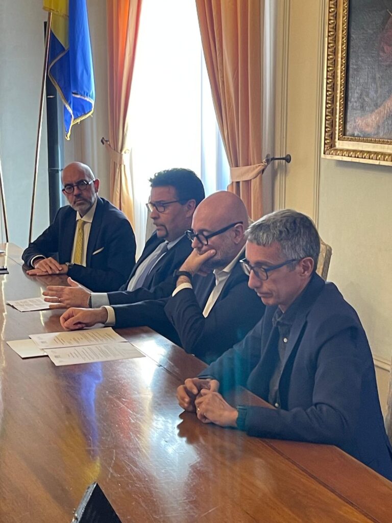 Nella foto la conferenza stampa di presentazione: da sinistra: il presidente di Cultura Italiae, Angelo Argento; il sindaco di Maranello, Luigi Zironi; il sindaco di Modena, Massimo Mezzetti e il presidente di Fondazione Lottomatica, Riccardo Capecchi