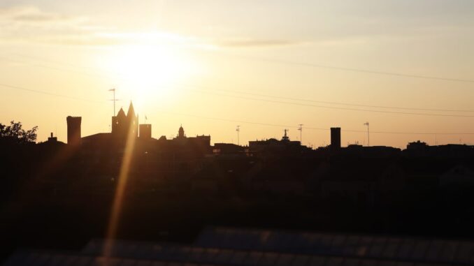 IMG-quando il sole illumina le torri