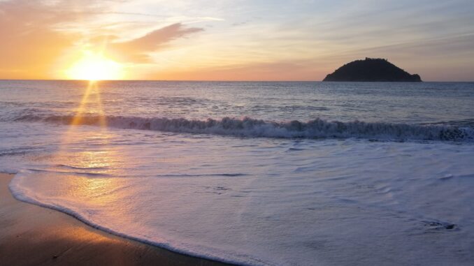 come un'onda sulla riva del mare