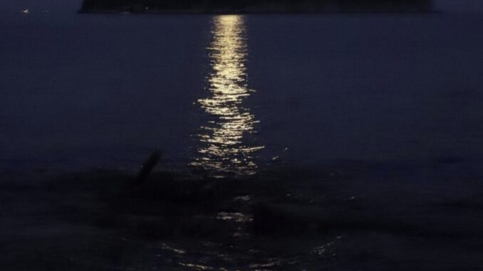 quando la luna attraversa l'isola