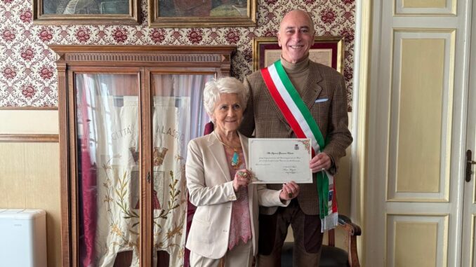 La signora Giovanna Fasciola e il sindaco di Alassio Marco Melgrati