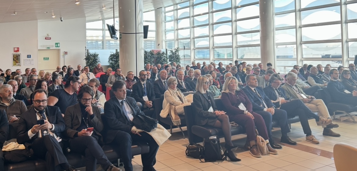 la sala di Confcommercio