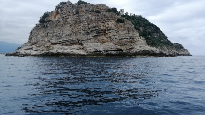 tra isola e isola