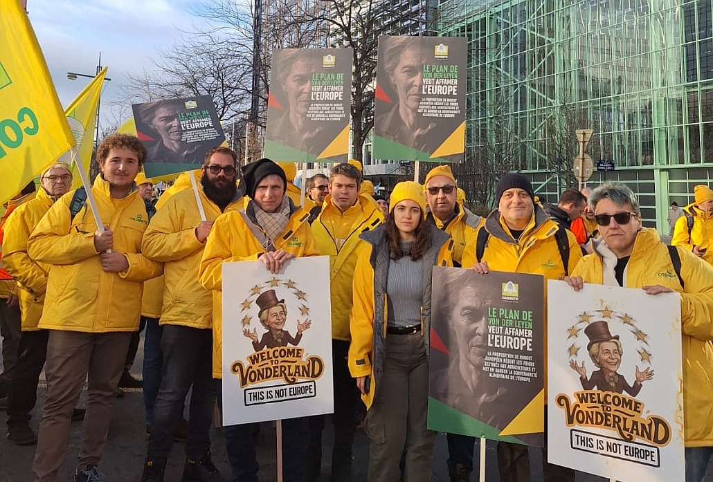 Protesta Associati di Coldiretti Savona a Bruxelles durante la manifestazione contro le politiche agricole UE