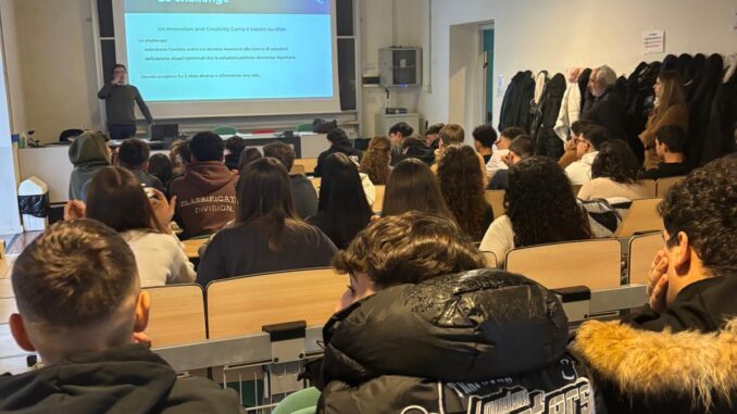 SV_innovation Camp_studenti al lavoro