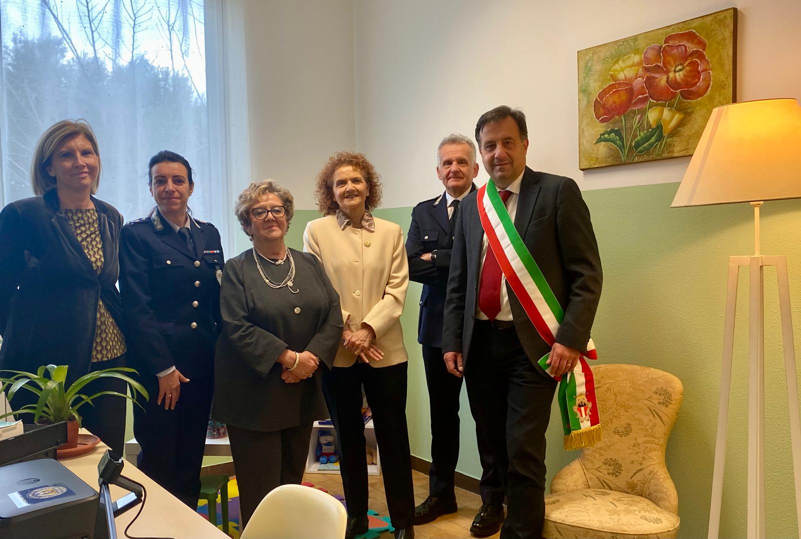 inaugurata a Savona Una stanza tutta per sé al Comando della Polizia Locale