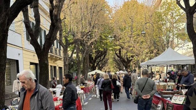 mercatino viale Martiri ad Albenga