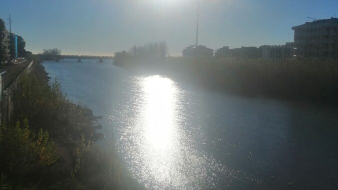 sul fiume verso il mare