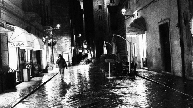 nella nera alba del centro