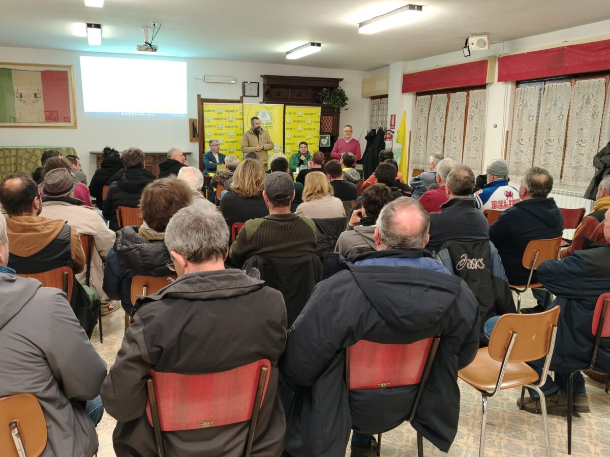 Sala partecipanti Coldiretti Liguria durante incontro a Cairo Montenotte sulla nuova legge montagna