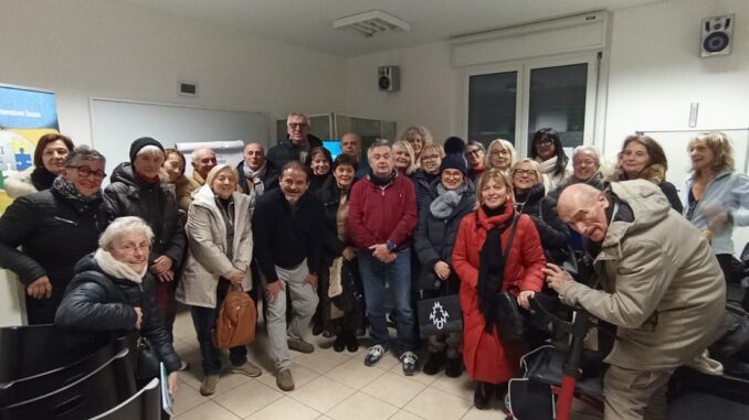 Foto di gruppo nella sede Usei all'inaugurazione del corso di spagnolo a Savona