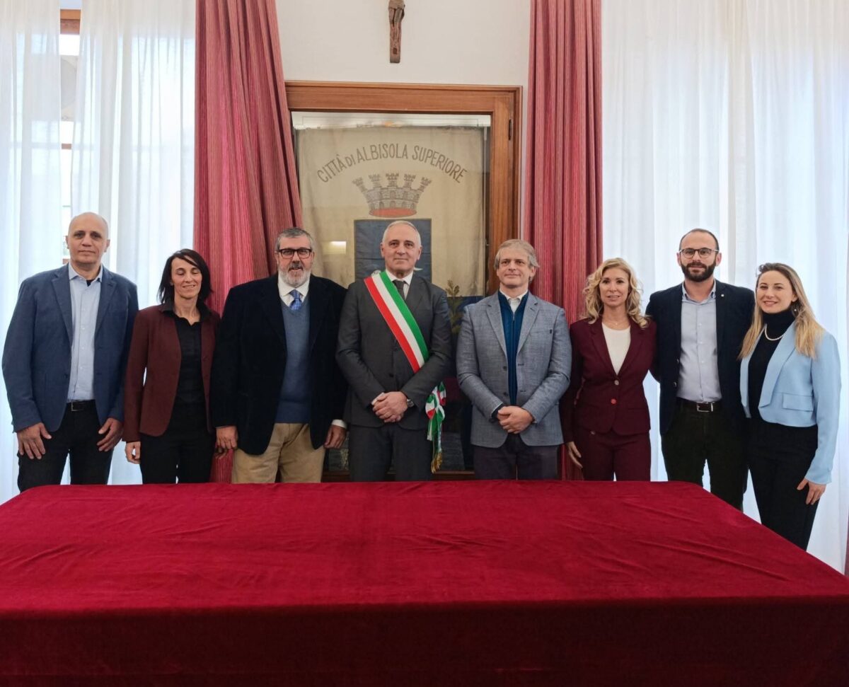 Gli amministratori con il console nella sala del Comune per la Giornata Amicizia Italo-Argentina Albisola
