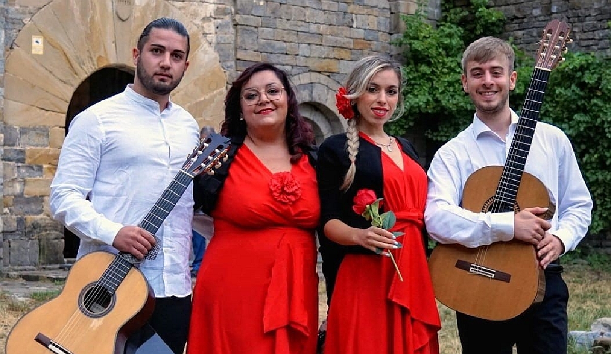 Il Quartetto Mefitis, formazione originaria della Basilicata composta da Valeria Veltro (contralto), Tiziana Lobosco (mezzosoprano), Gaetano Agoglia e Francesco Latorraca (chitarre).